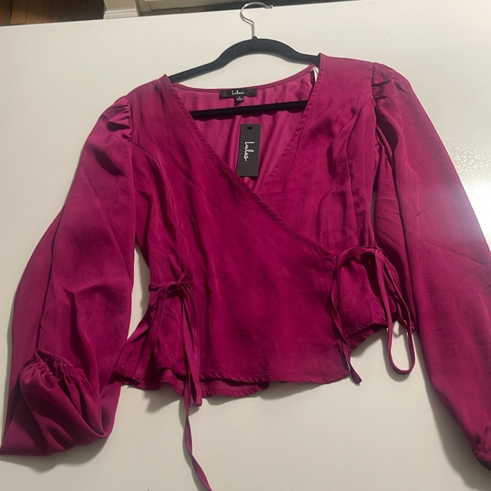 Small never been worn Lulus magenta blouse